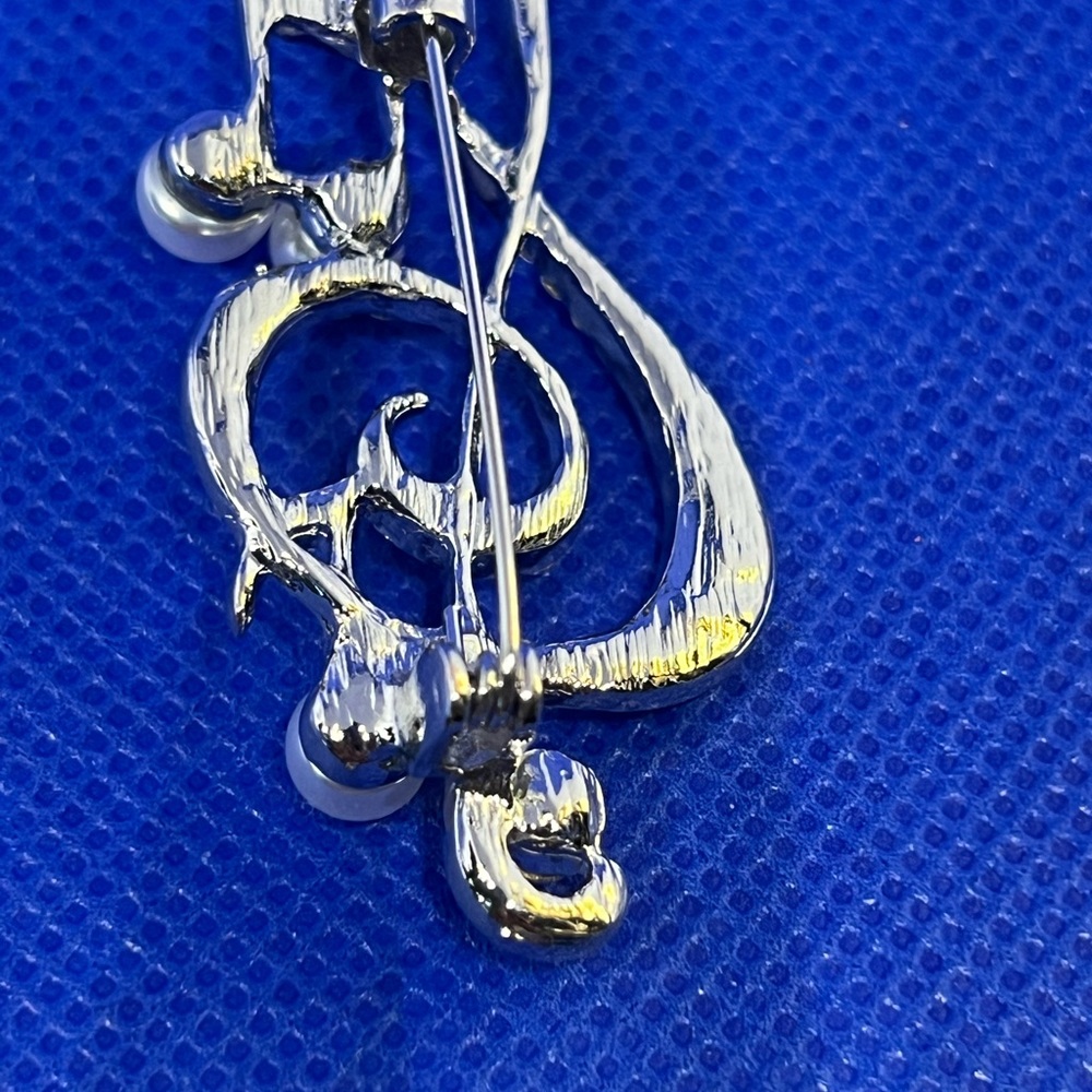 G Clef Rhinestone Brooch - Picture 5 of 6
